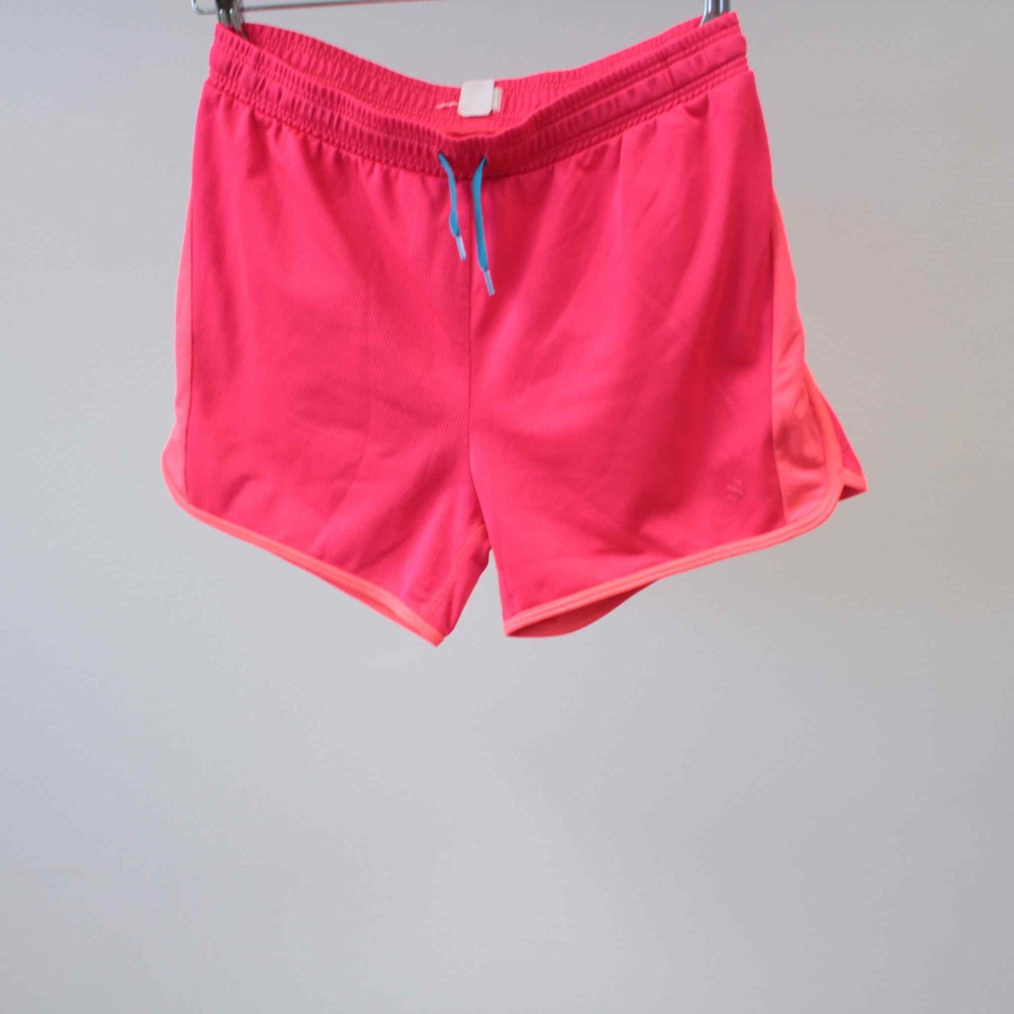Treeni-shortsit, koko 170cm