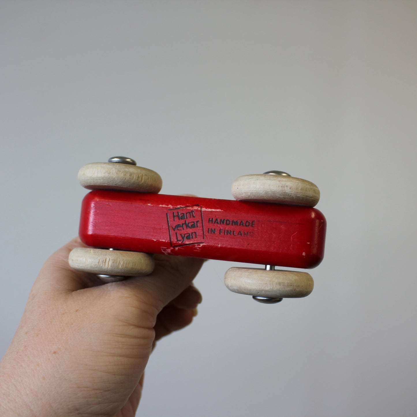 Puinen autolelu, 1+v