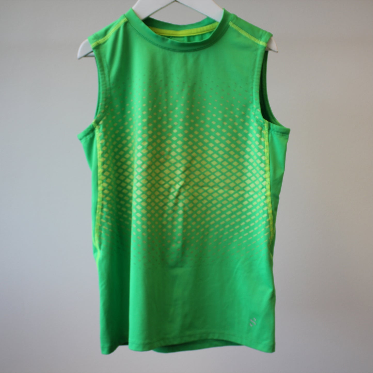 second hand Treeni-toppi, koko 122cm-H&M
