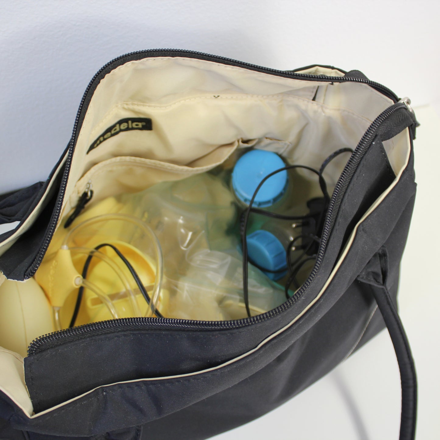 second hand Hoitolaukku sekä rintapumppu Medela Swing Maxi,-Medela