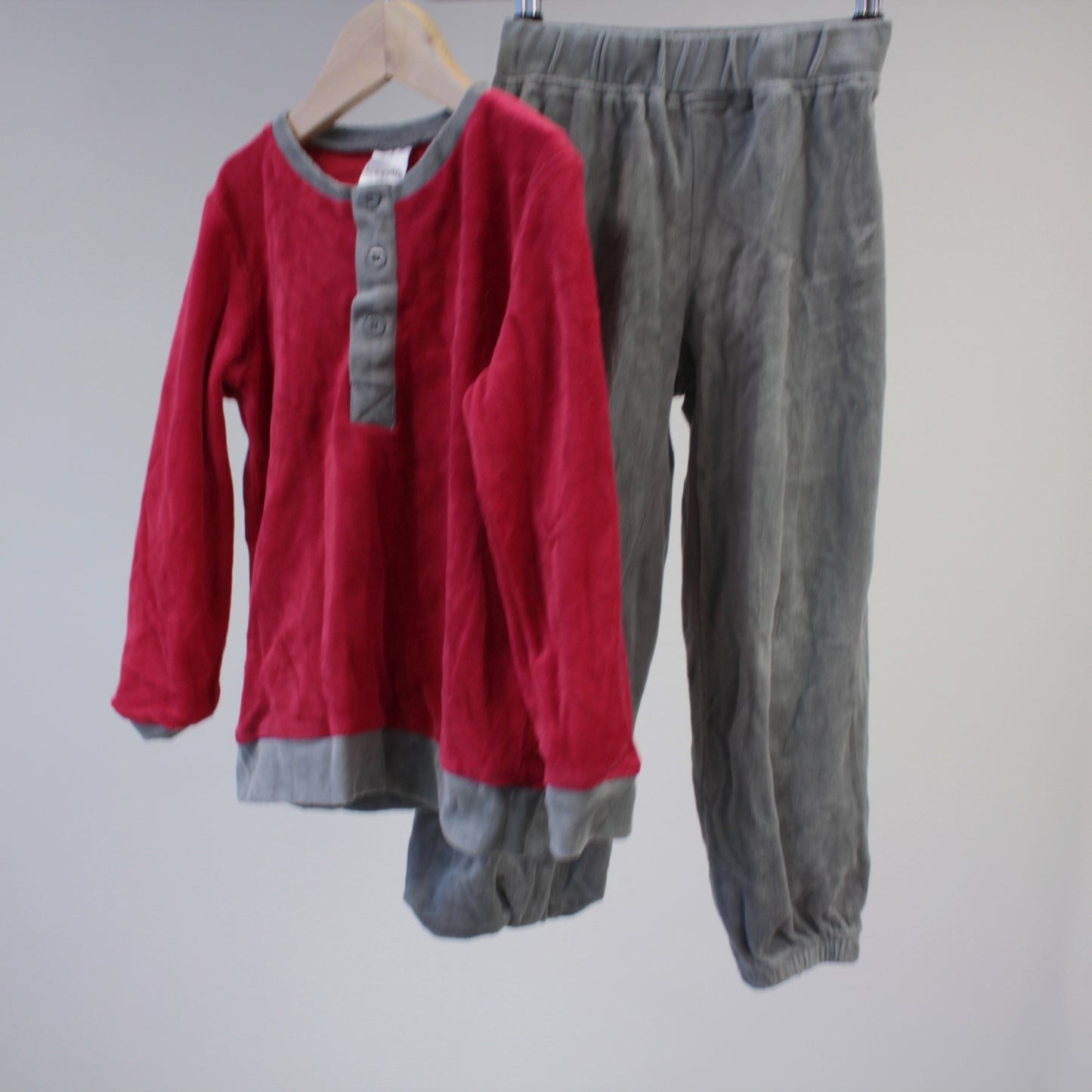 second hand Velour-asu, koko 110cm-KappAhl