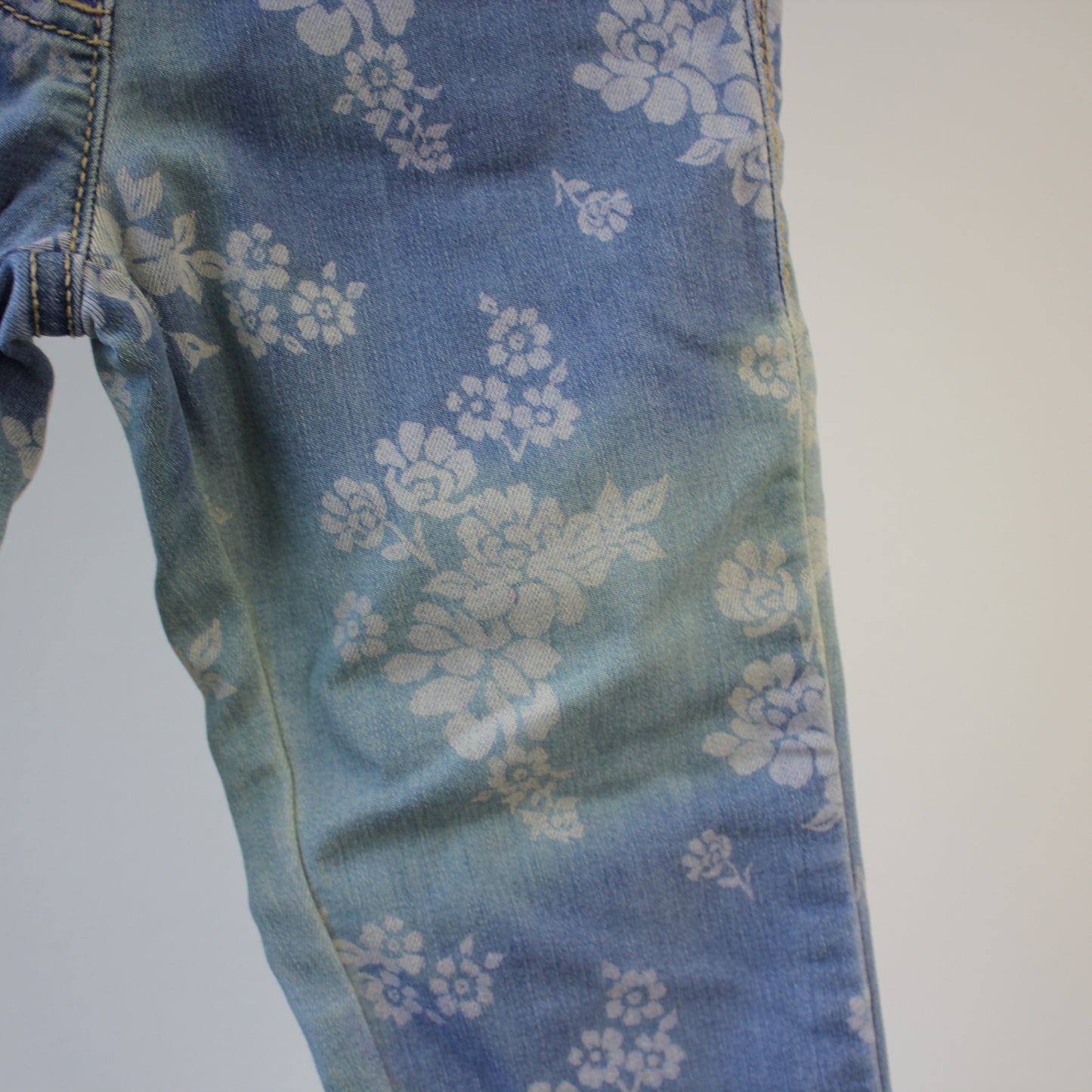 second hand Strech-farkut, koko 110cm-United Colors of Benetton