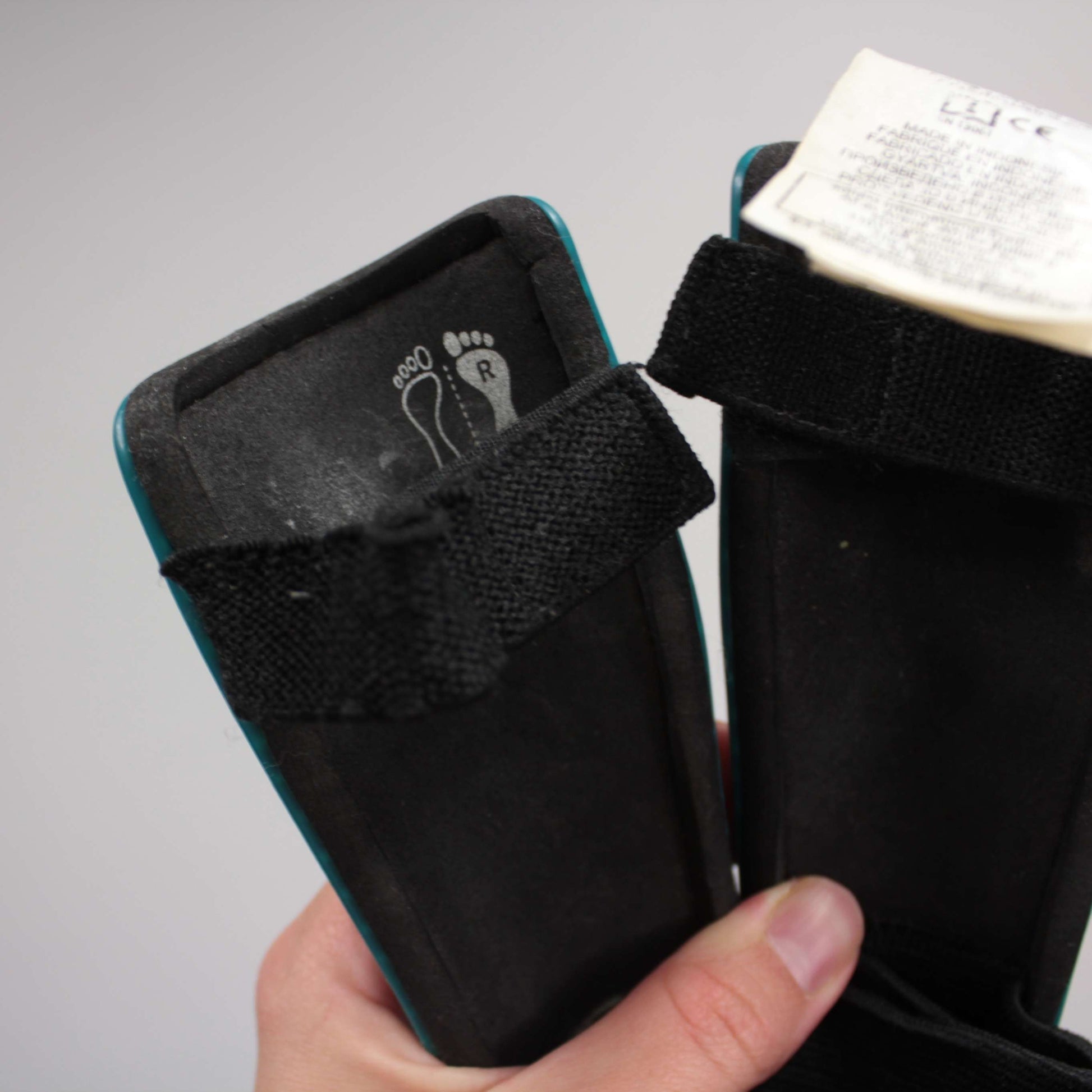 second hand Futis säärisuojat, koko EU 27-Adidas