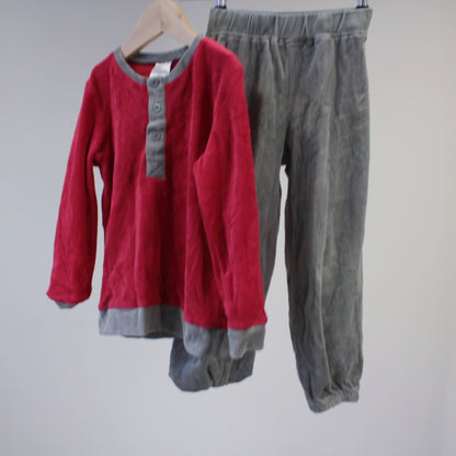 second hand Velour-asu, koko 110cm-KappAhl